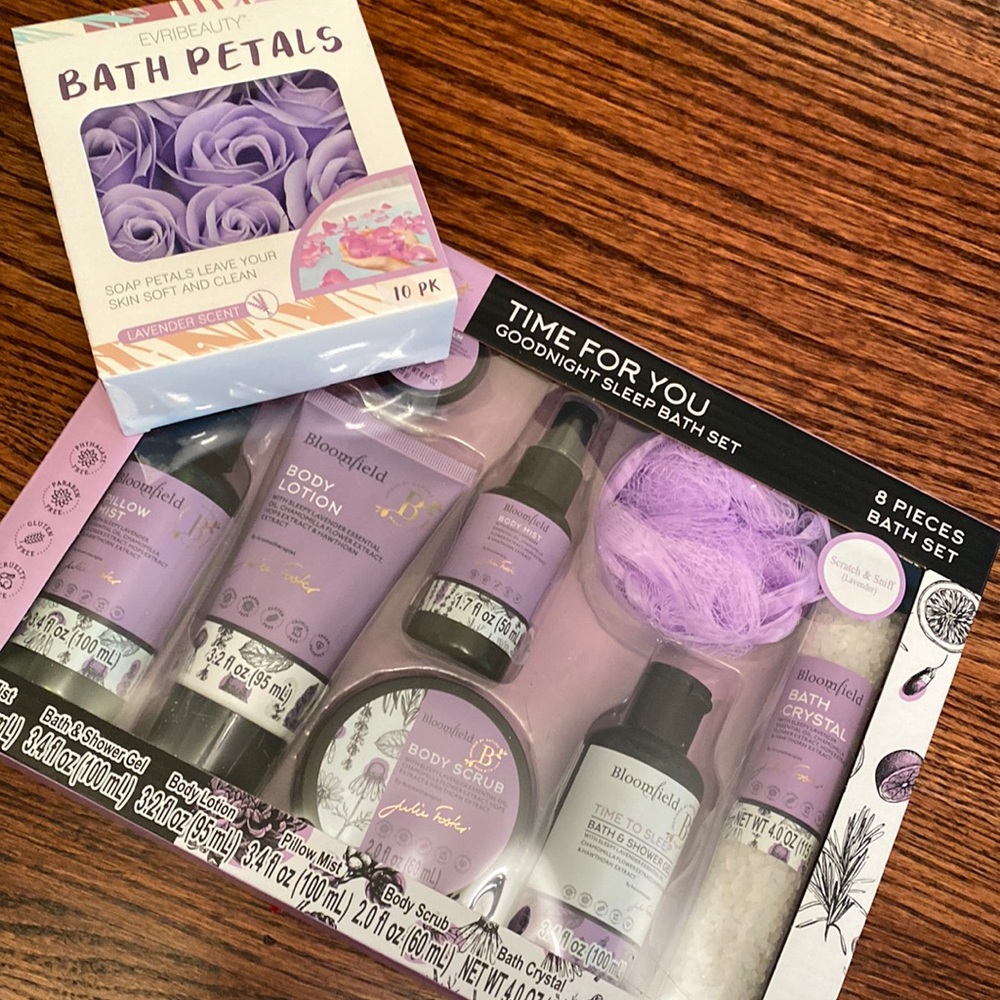 BLOOMFIELD LAVENDER SCENTED GOODNIGHT SLEEP 8 PC. BATH SET & BONUS BATH PETALS